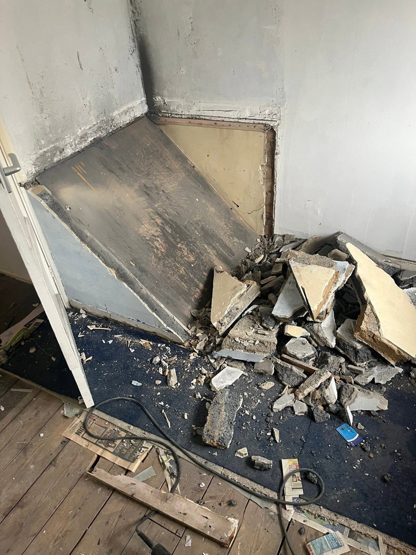 Alcove cleared of the old cupboard structure ready for the new wardrobe build